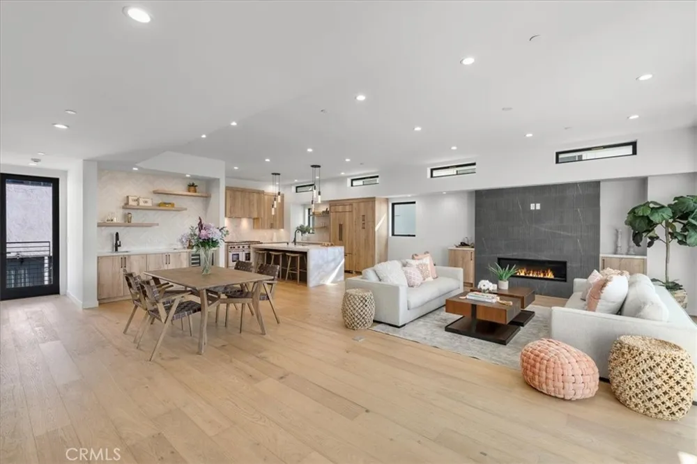 947 7th Street Hermosa Beach, CA 90254
