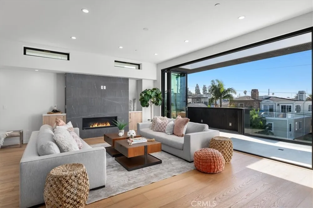 947 7th Street Hermosa Beach, CA 90254