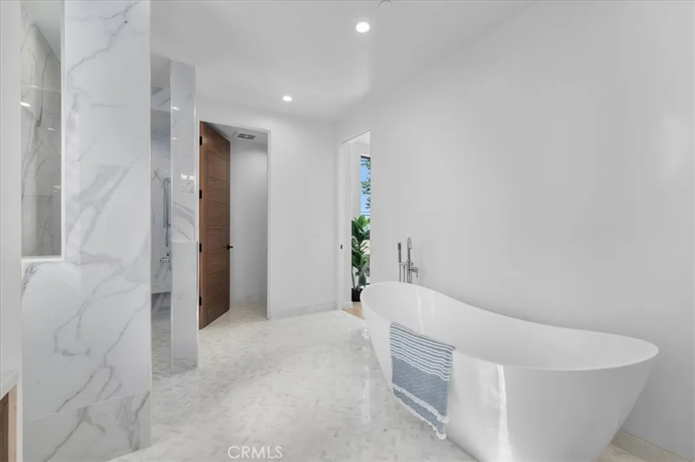 947 7th Street Hermosa Beach, CA 90254