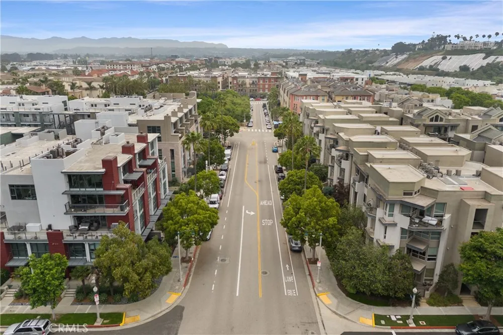 13044 Pacific Promenade #128 Playa Vista, CA 90094