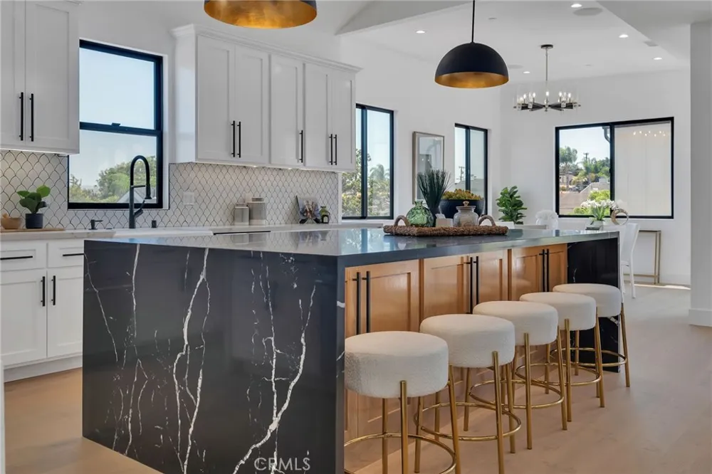 520 Lucia #B Redondo Beach, CA 90277
