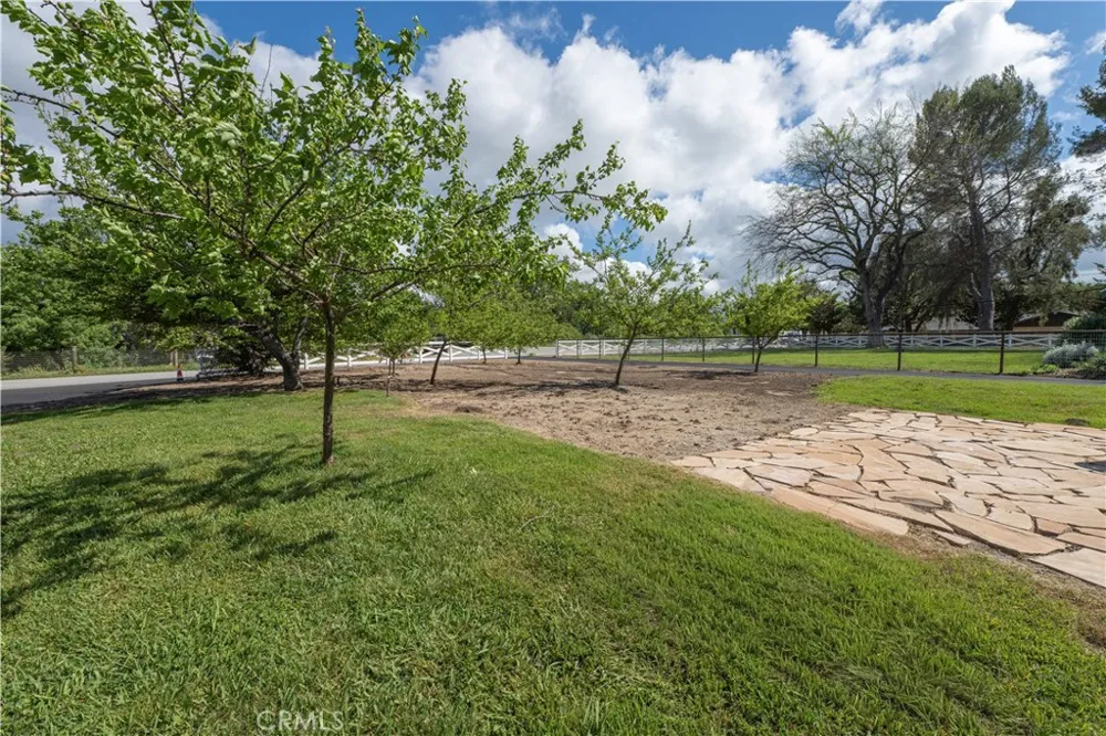 17490 Poplar Atascadero, CA 93422