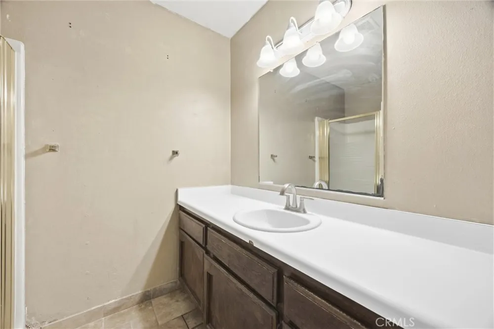 709 Crane Street Bakersfield, CA 93306