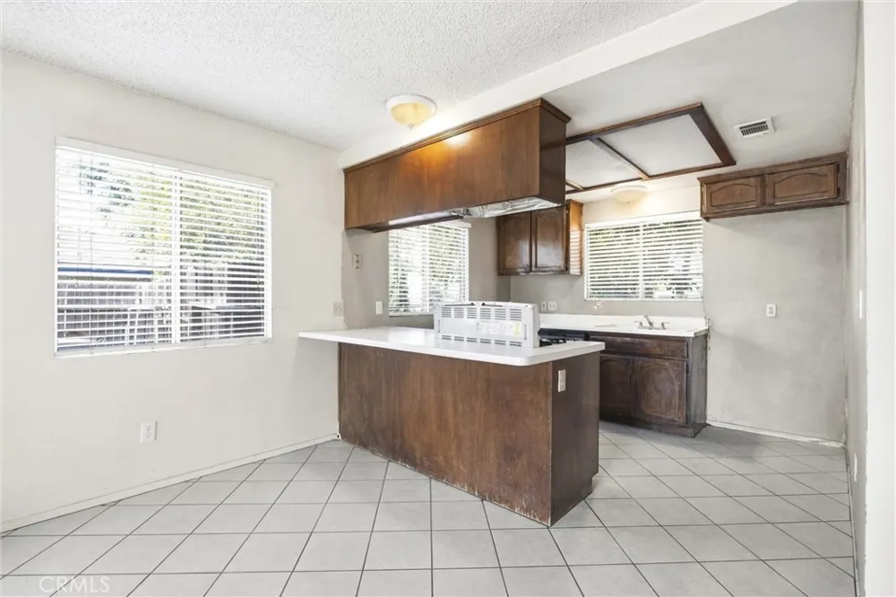 709 Crane Street Bakersfield, CA 93306