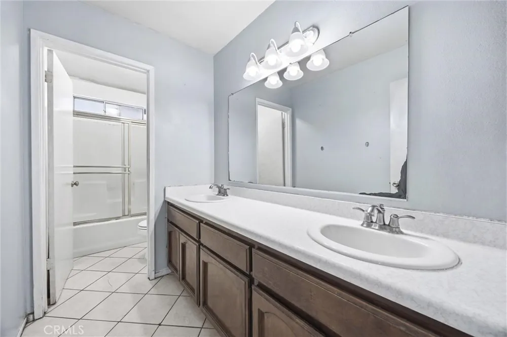 709 Crane Street Bakersfield, CA 93306
