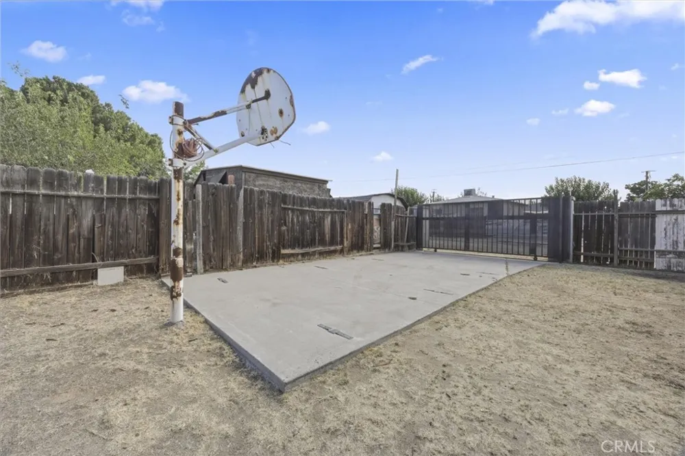 709 Crane Street Bakersfield, CA 93306