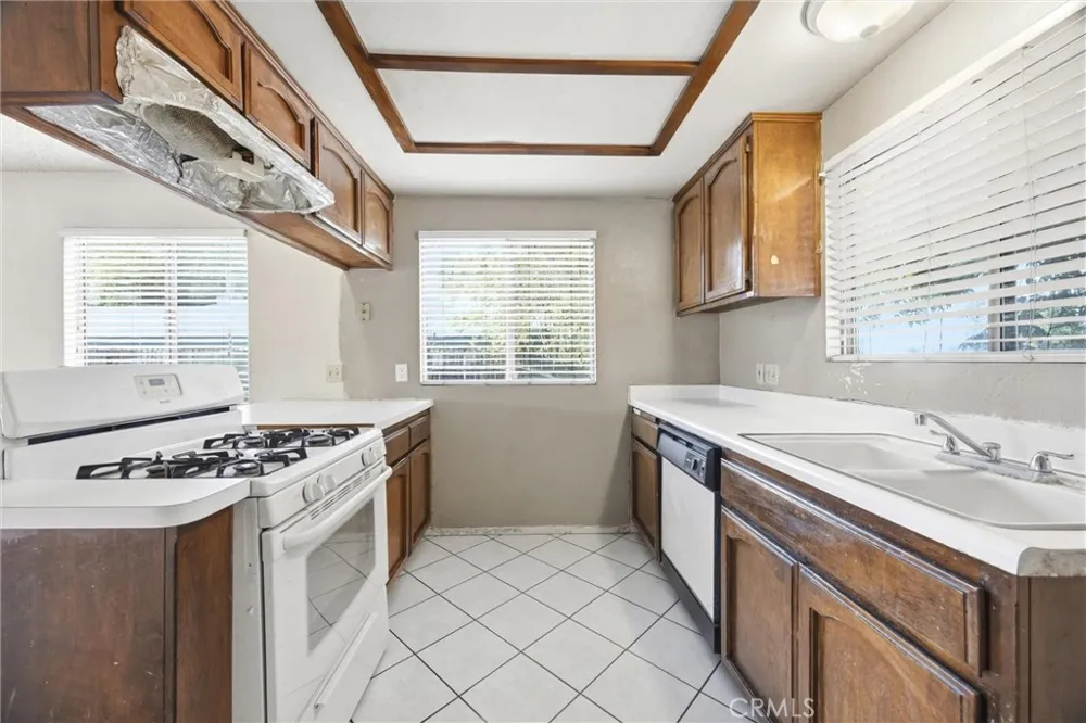 709 Crane Street Bakersfield, CA 93306