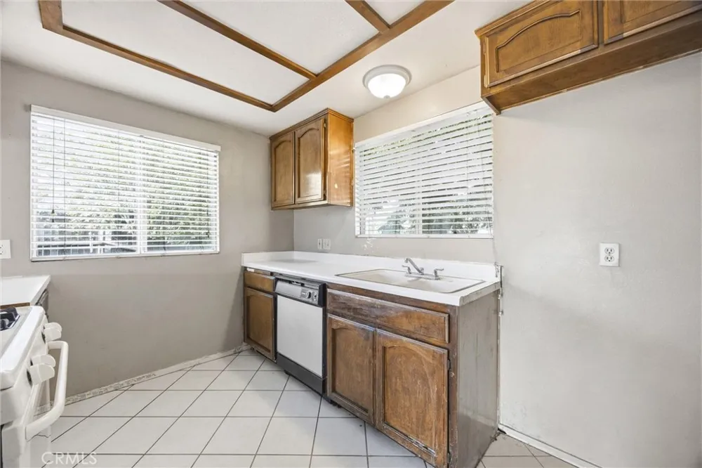 709 Crane Street Bakersfield, CA 93306