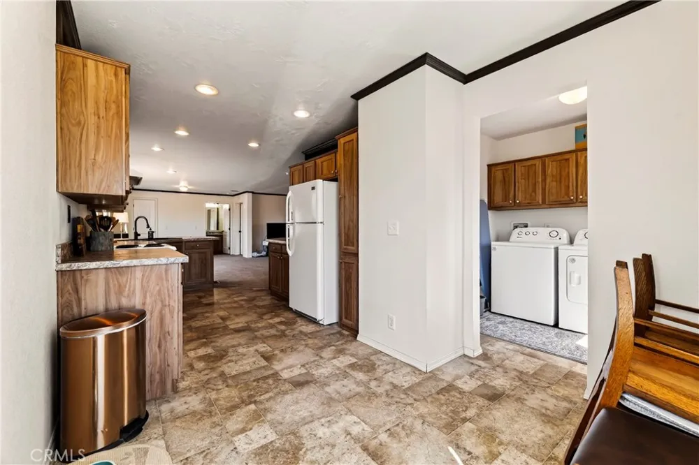 13737 S Park Magalia, CA 95954