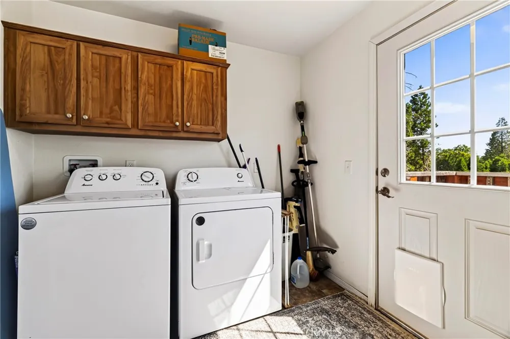 13737 S Park Magalia, CA 95954