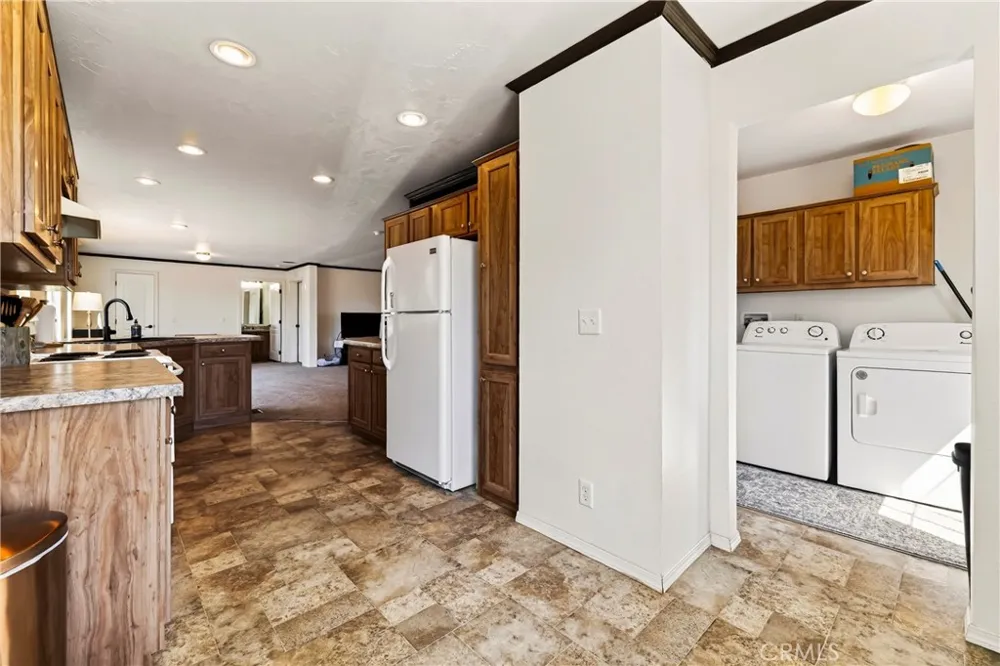 13737 S Park Magalia, CA 95954
