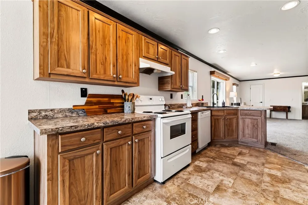 13737 S Park Magalia, CA 95954