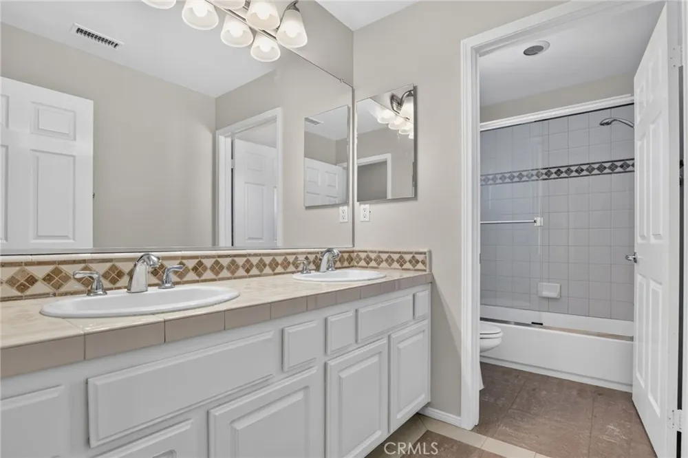 11217 Ravenna Porter Ranch, CA 91326