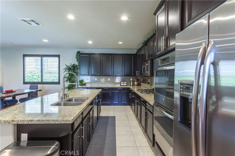 28502 Vista Del Rio Valencia, CA 91354
