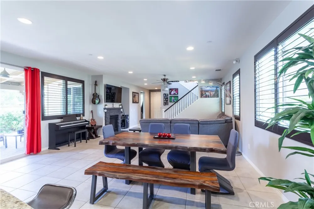28502 Vista Del Rio Valencia, CA 91354