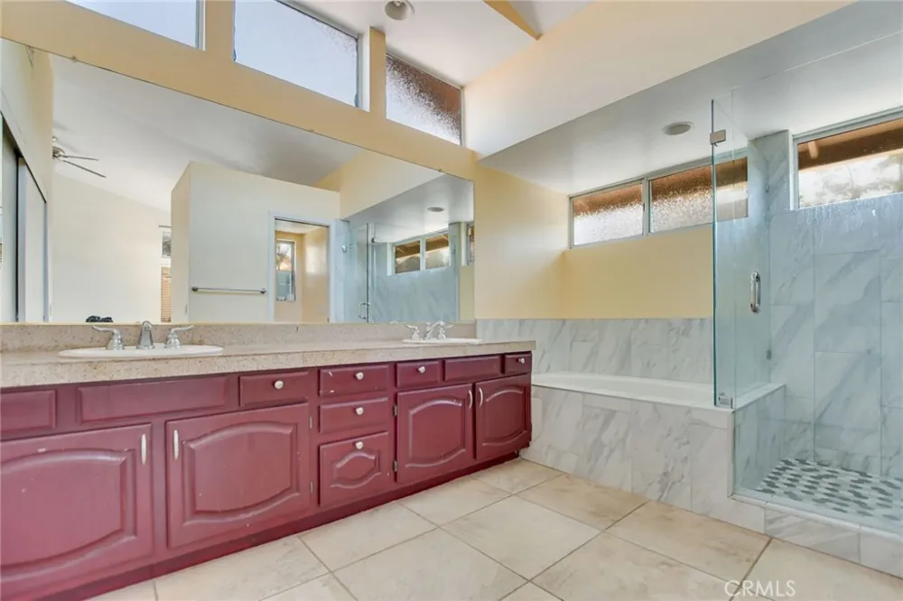 39607 Via Dominique Murrieta, CA 92563