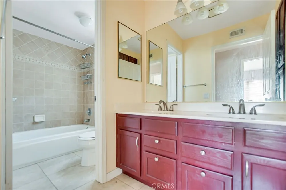 39607 Via Dominique Murrieta, CA 92563