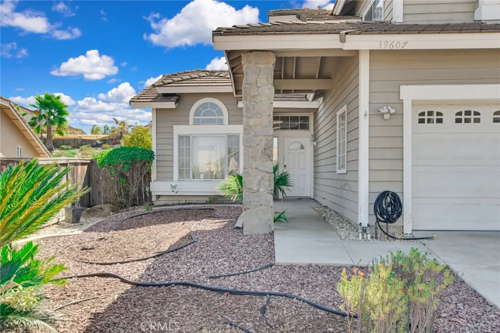 39607 Via Dominique Murrieta, CA 92563