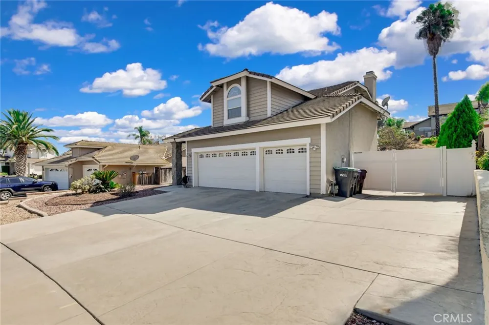 39607 Via Dominique Murrieta, CA 92563