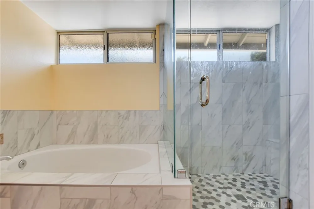 39607 Via Dominique Murrieta, CA 92563
