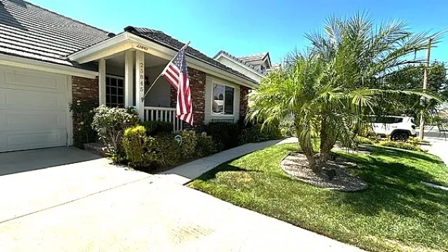 25845 Espinoza Drive Valencia, CA 91355