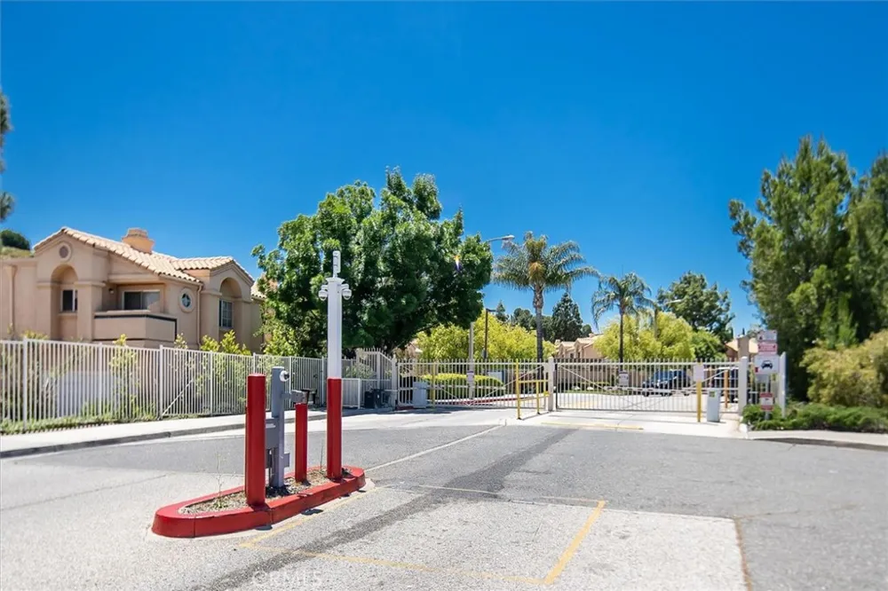 18832 Vista Del Canon #G Newhall, CA 91321