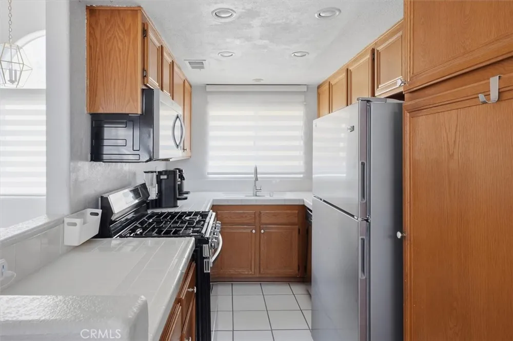 18832 Vista Del Canon #G Newhall, CA 91321