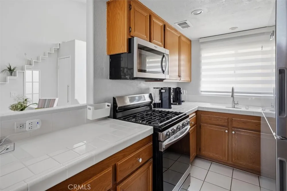 18832 Vista Del Canon #G Newhall, CA 91321