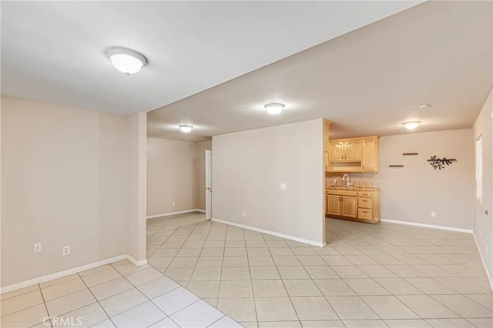 8012 Hesperia Reseda, CA 91335
