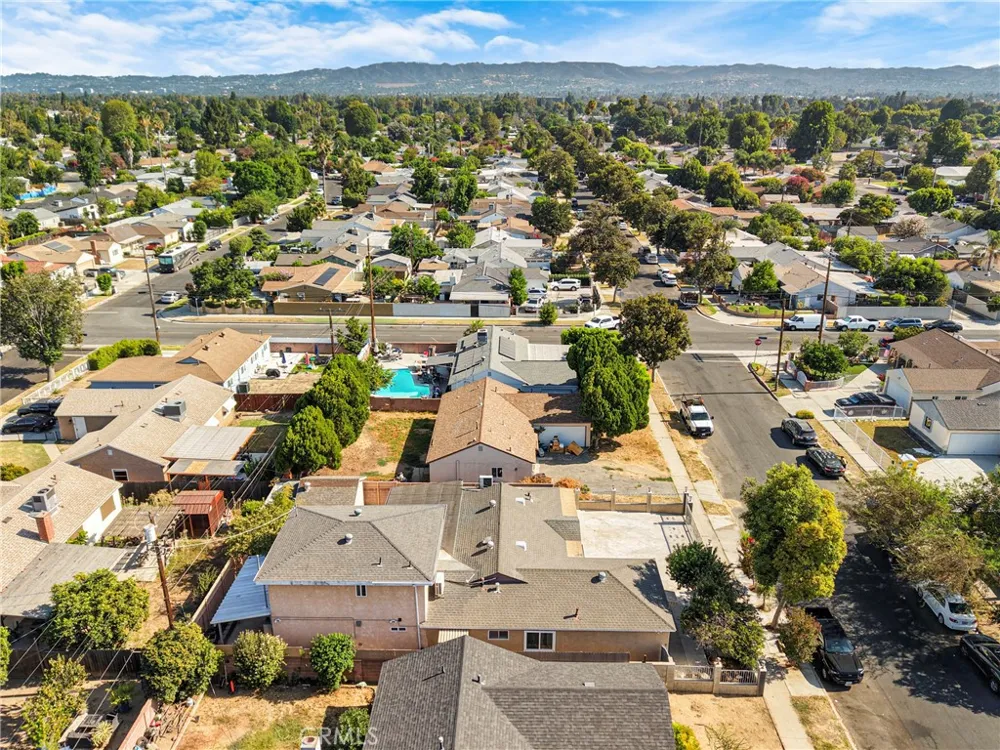 8012 Hesperia Reseda, CA 91335