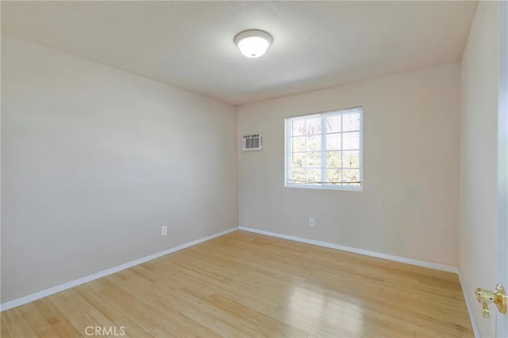 8012 Hesperia Reseda, CA 91335
