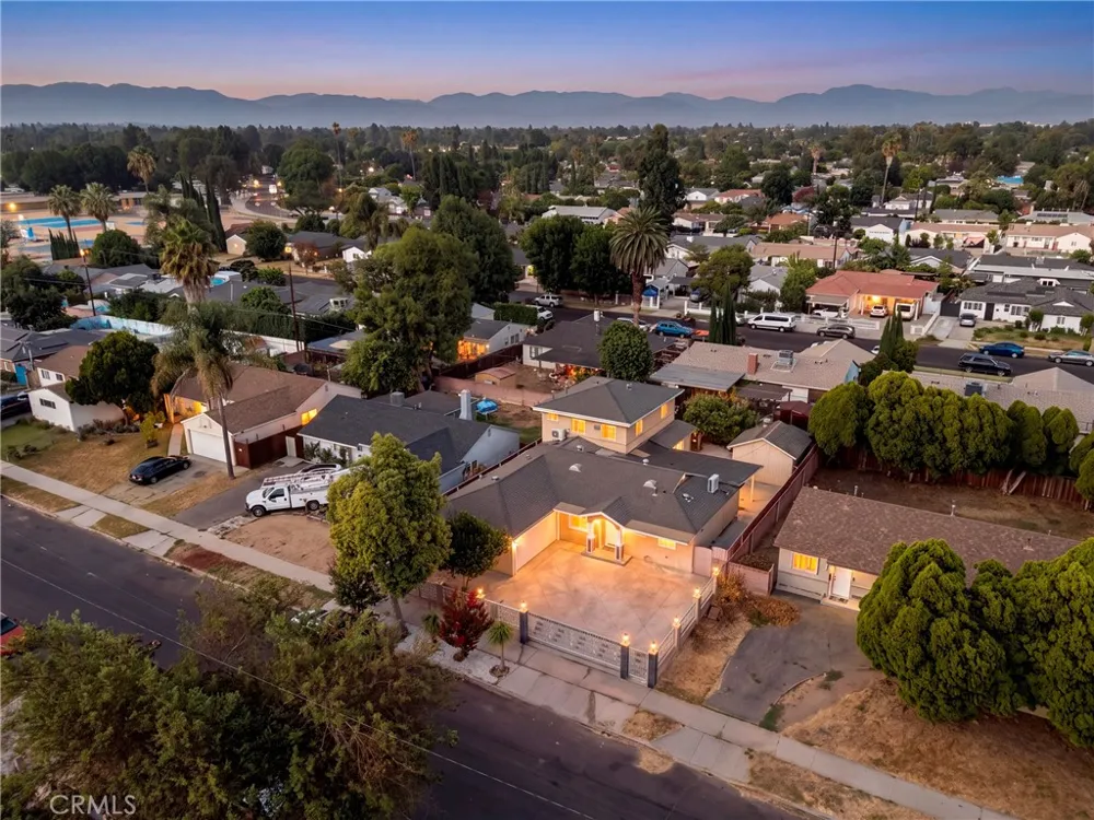 8012 Hesperia Reseda, CA 91335