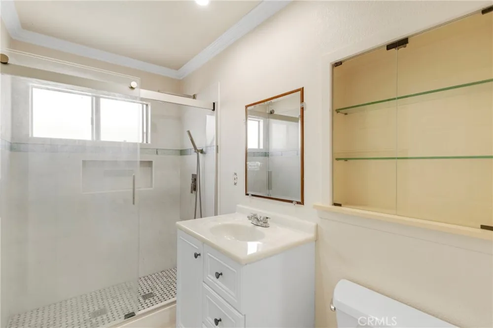 8012 Hesperia Reseda, CA 91335