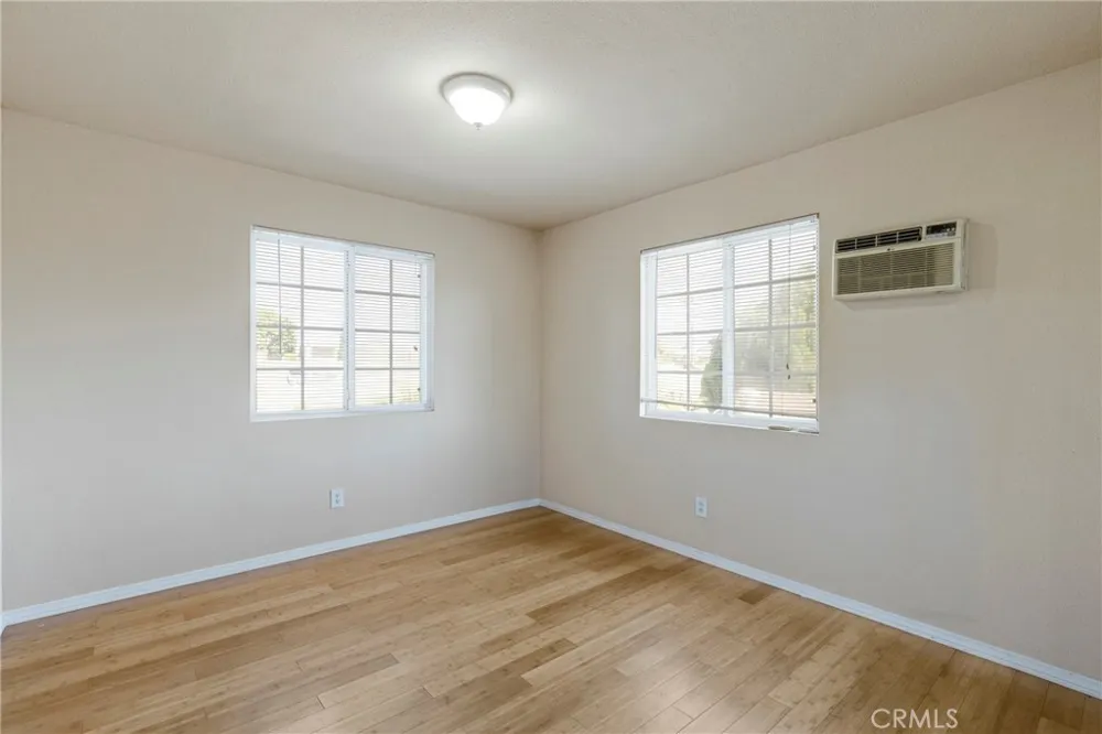 8012 Hesperia Reseda, CA 91335