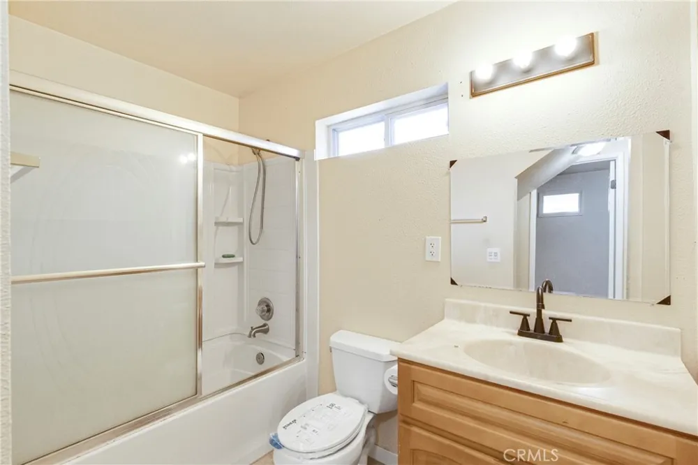 8012 Hesperia Reseda, CA 91335
