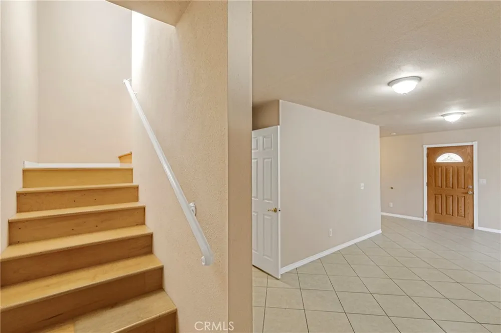 8012 Hesperia Reseda, CA 91335