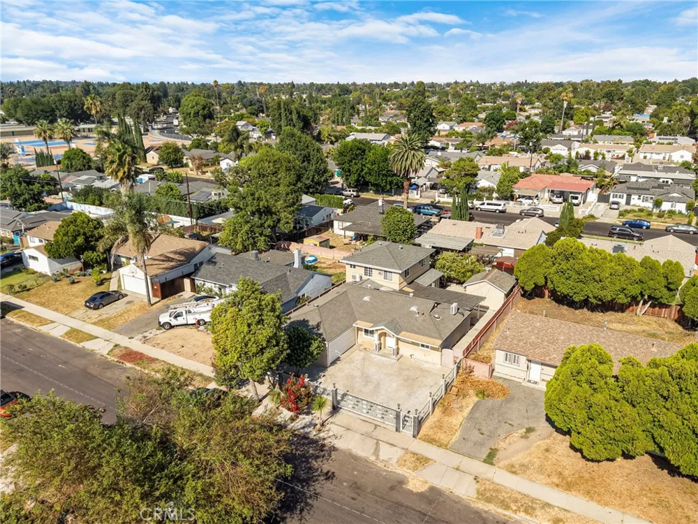 8012 Hesperia Reseda, CA 91335
