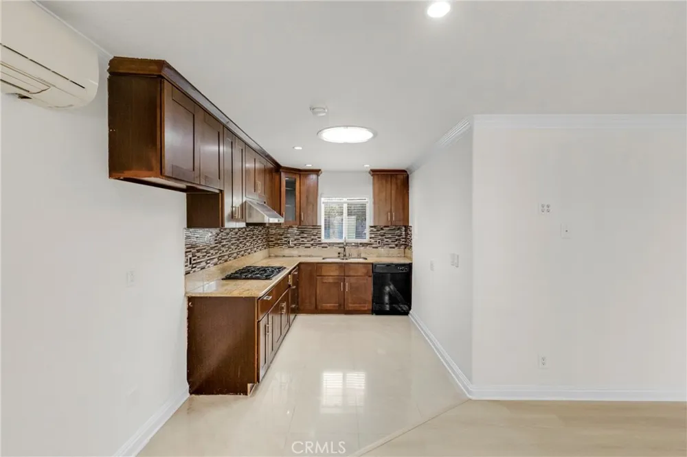 8012 Hesperia Reseda, CA 91335
