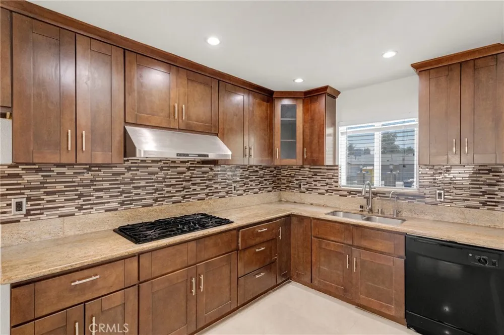 8012 Hesperia Reseda, CA 91335