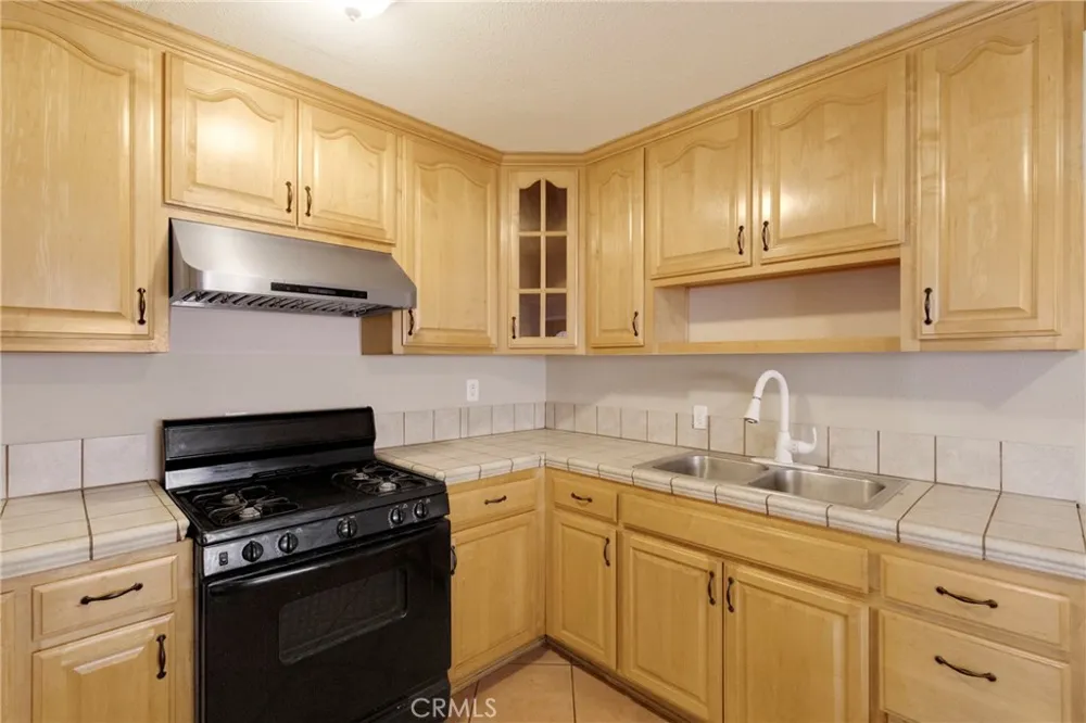 8012 Hesperia Reseda, CA 91335
