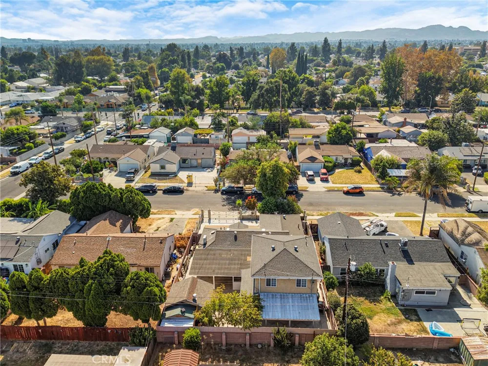 8012 Hesperia Reseda, CA 91335