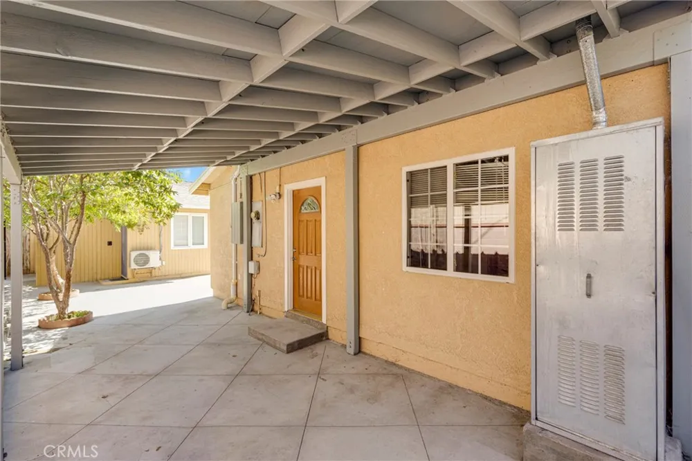 8012 Hesperia Reseda, CA 91335
