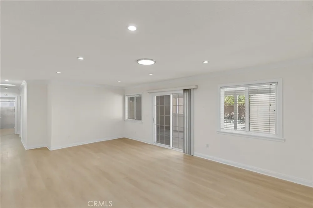 8012 Hesperia Reseda, CA 91335
