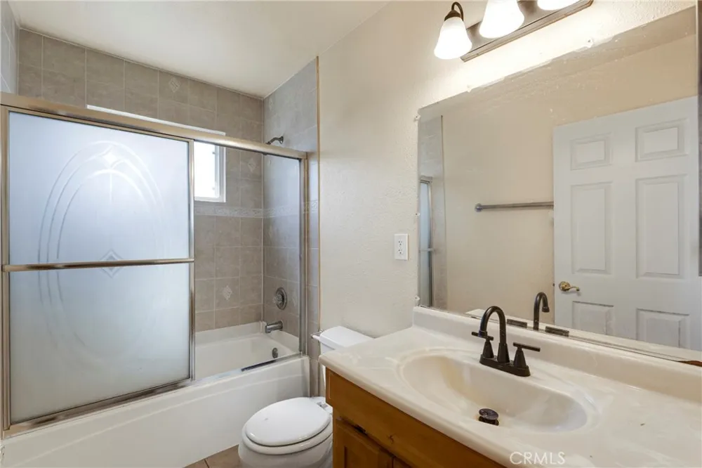 8012 Hesperia Reseda, CA 91335