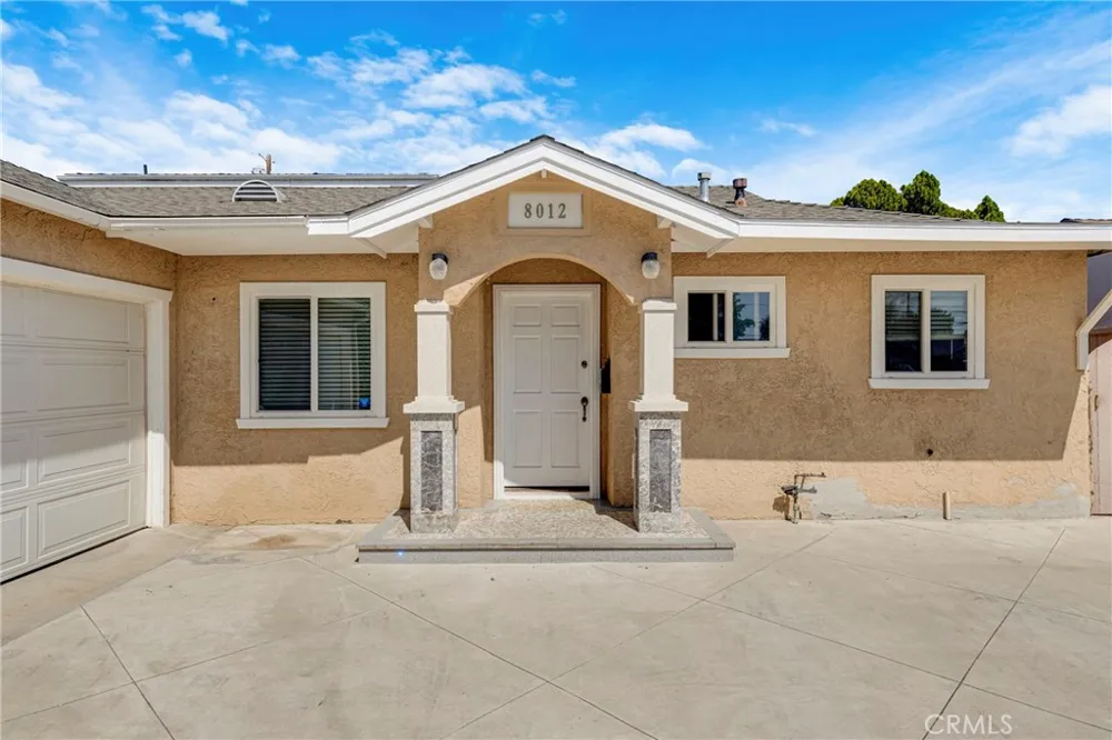 8012 Hesperia Reseda, CA 91335