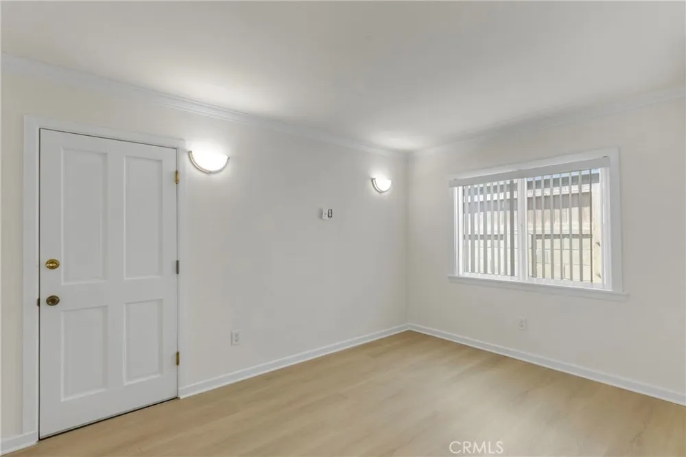 8012 Hesperia Reseda, CA 91335