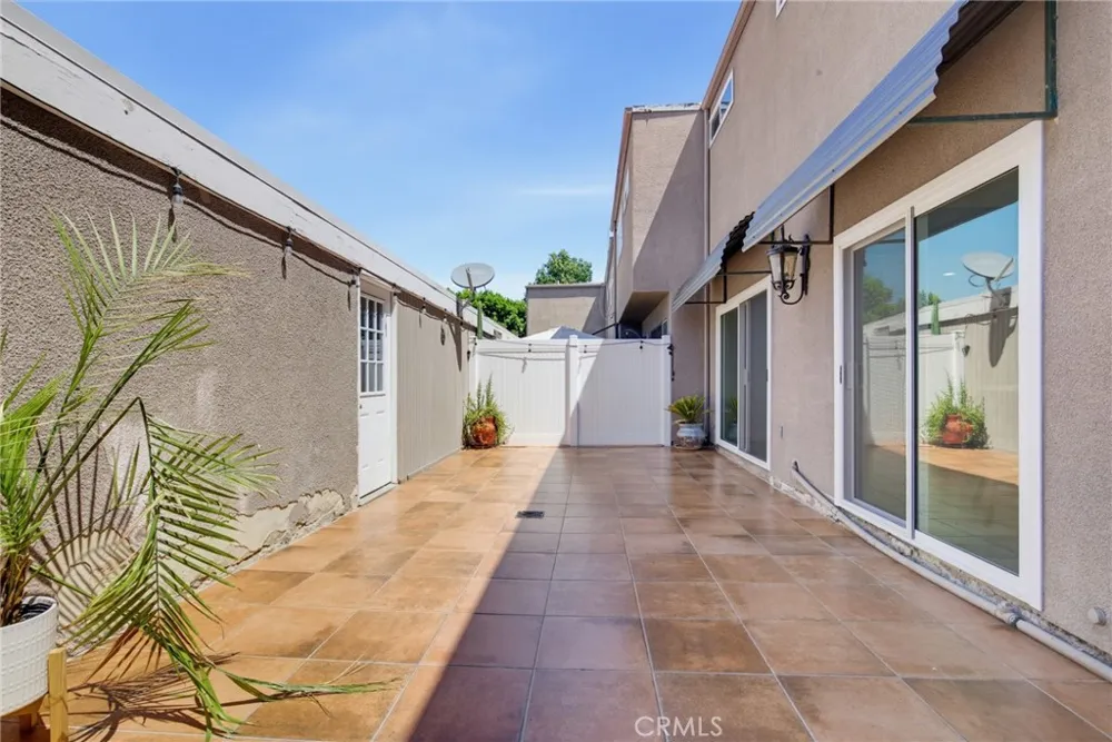 18134 Killion Street #4 Tarzana, CA 91356