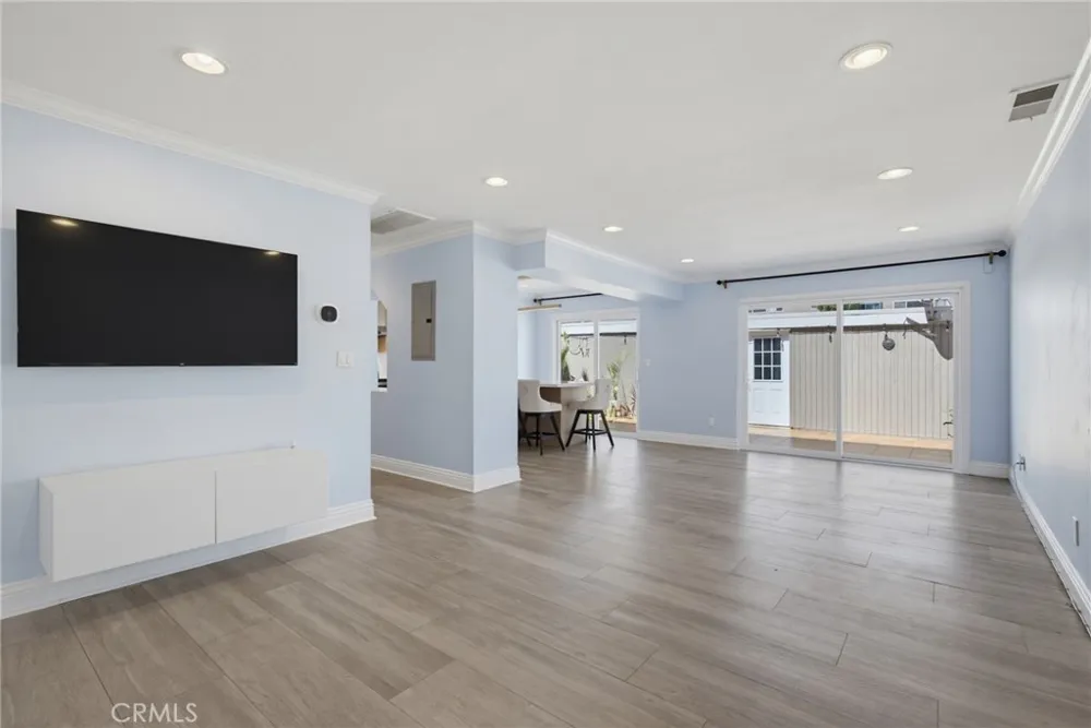 18134 Killion Street #4 Tarzana, CA 91356