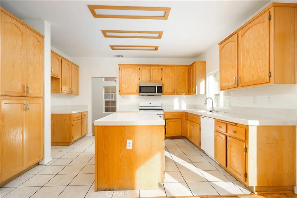 4156 Sungate Drive Palmdale, CA 93551