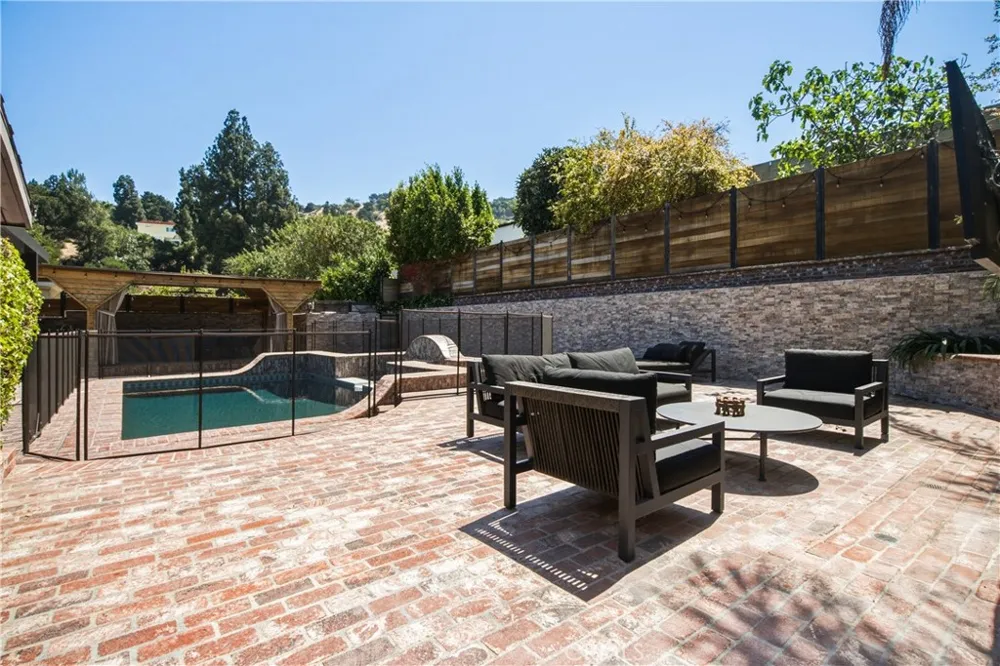 3184 Dona Sarita Place Studio City, CA 91604